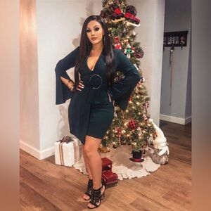 Green long sleeve dress size 6